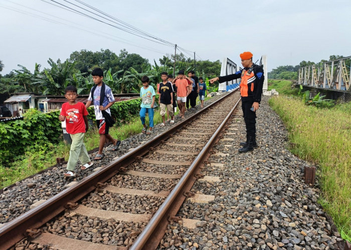 Aktivitas di Rel Kereta Makan Korban 16 Orang di Semarang, KAI Daop 4 Tegaskan Larangan dan Ancaman Pidana 