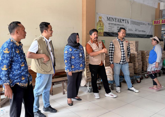 Bulog Solo Gelontorkan 360 Ribu Liter Minyak Kita ke Pasar Tradisional Solo Raya