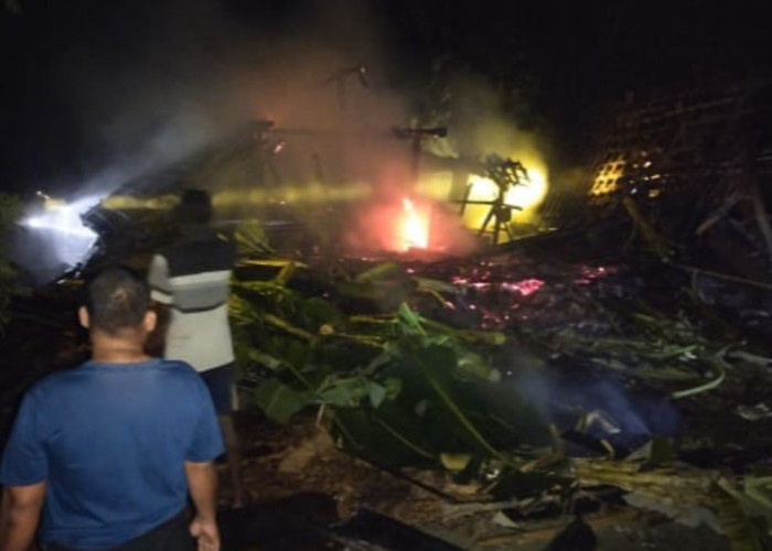 Sebuah Kandang di Godong Ludes Terbakar, Seekor Sapi Mati Terpanggang