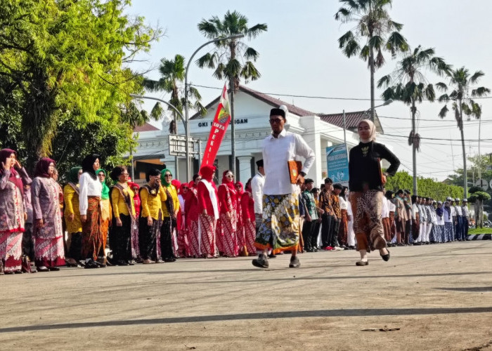 Hari Batik Nasional, 1.500 Warga Kota Pekalongan Upacara hingga Flash Mob Pakai Batik