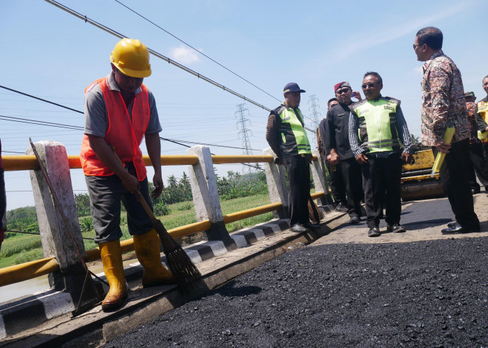 Sambut Lebaran 2025, Progres Perbaikan Jalan di Jateng Capai 95 Persen