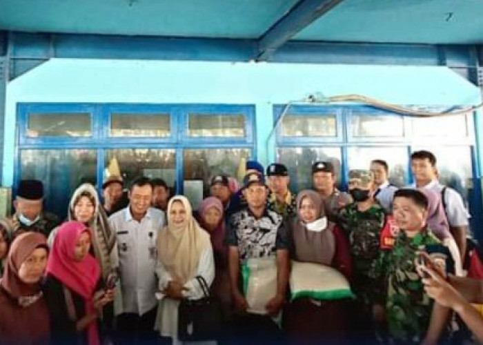 Beras Paceklik Dibagikan ke Nelayan Asemdoyong Kabupaten Pemalang 
