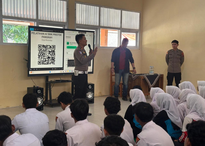 Polres Tegal Bekali Siswa TKJ SMK Peristek dengan Pemanfaatan Teknologi AI