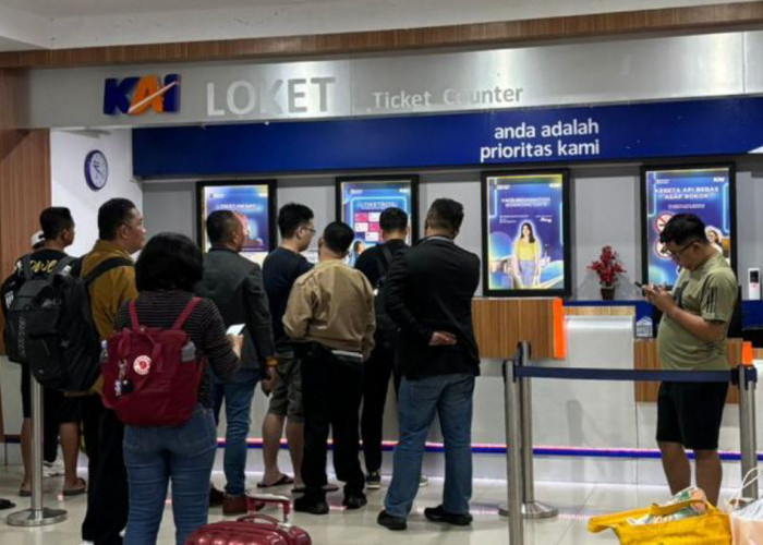 Dua Jam yang Berubah Jadi Tujuh Jam, Kisah Safira Terjebak Banjir di Jalur KA Pekalongan