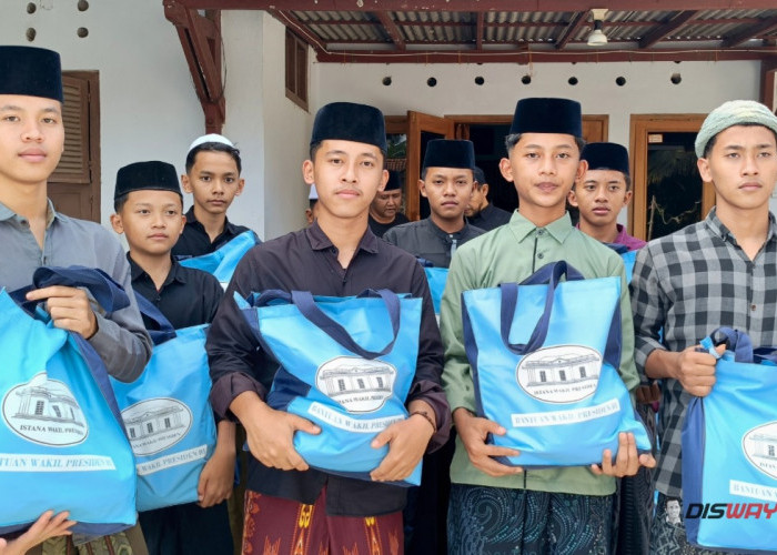 300 Paket Sembako dari Gibran Mengalir ke Santri Wonoyoso Kebumen