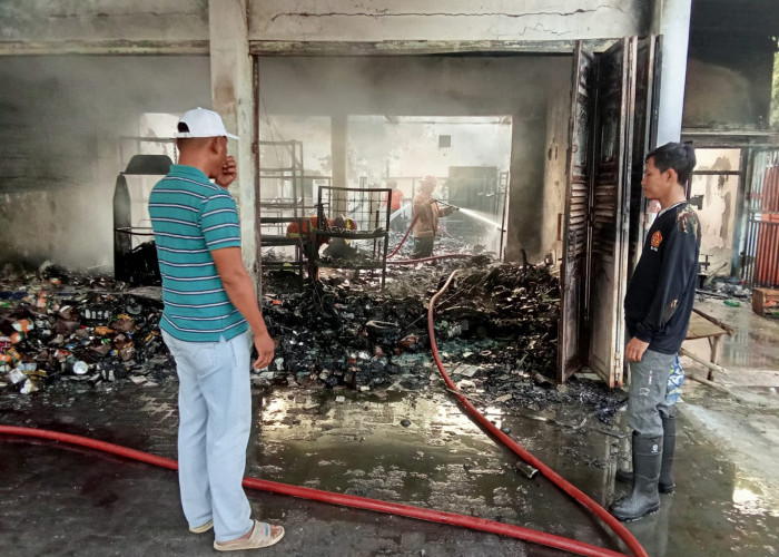 Bengkel dan Toko Sparepart di Rembang Ludes Terbakar, Kerugian Mencapai Rp1,5 Miliar