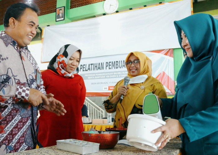 Tingkatkan Keahlian Pembuatan Kue, SIG Gelar Pelatihan Kepada 100 Ibu Rumah Tangga di Kabupaten Gresik