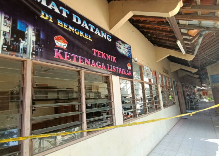 Kebakaran SMKN 5 Semarang Hanguskan 36 Komputer, Dua Laboratorium Rusak Parah