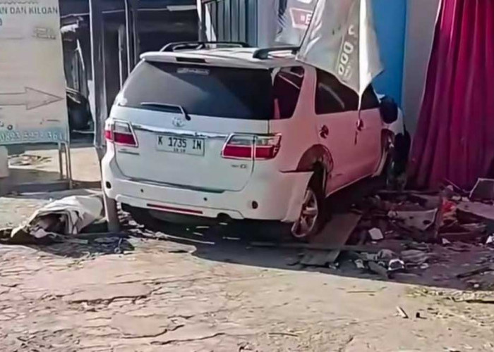 Kronologi Tabrakan Beruntun di Tegowanu Grobogan: Libatkan 3 Mobil hingga Seruduk Ruko