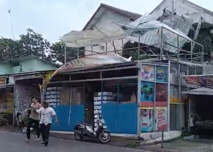 Angin Puting Beliung Terjang Kawasan Gor Kridanggo, Penghuni RSUD Salatiga Panik, Gedung Fisioterapi Retak 