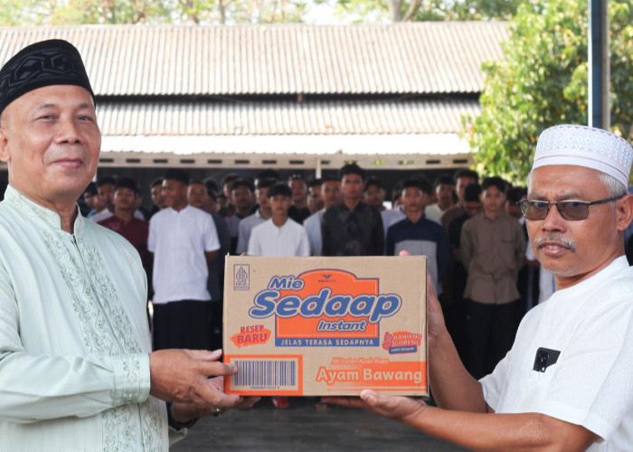  SMK Nuris Bagikan 138 Dus Mie Instan ke Panti Asuhan