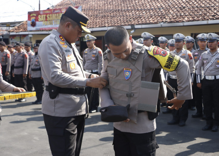 Bhabinkamtibmas Polres Tegal Dibekali Rompi Antisayat