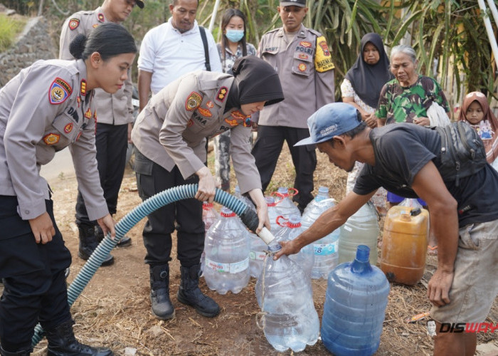 Sungai Mengering Hingga Krisis Air Bersih di Purworejo, 185 Warga Loano Digelontor 4000 Liter 
