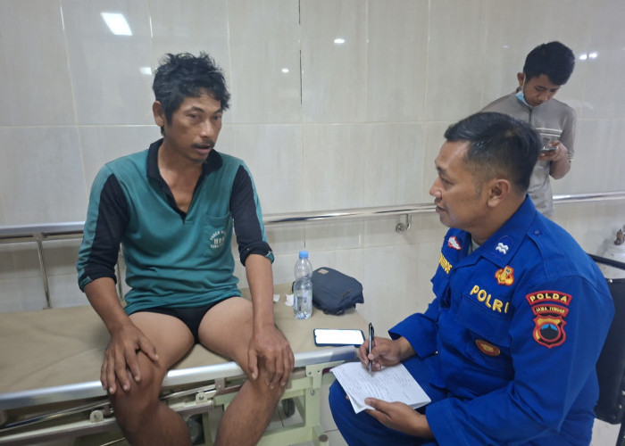 Kapal Nelayan Terbalik Dihantam Ombak Besar di Depan Pelabuhan Pekalongan, 1 Orang Tewas