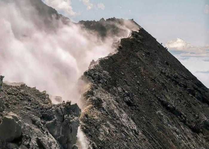 Status Gunung Slamet Naik Ke Level II (Waspada), Warga di Himbau Menjauh dari Radius 2 Kilometer