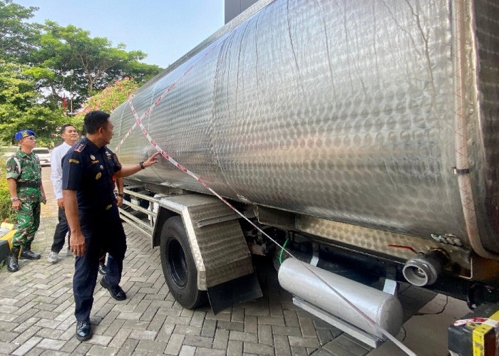 Bea Cukai Gagalkan Penyelundupan di Tol Banyumanik, Rokok Ilegal Senilai Rp2,36 Miliar Dalam Truk Tangki Air
