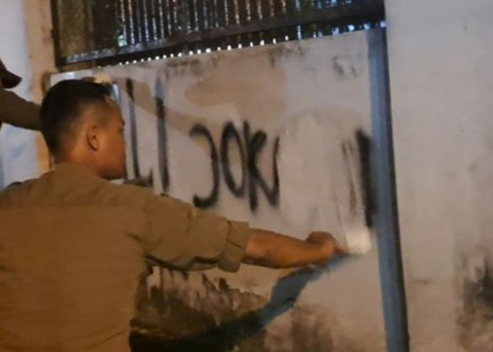 Vandalisme 'Adili Jokowi' Muncul di Solo, Jokowi Anggap Hanya Ekspresi 