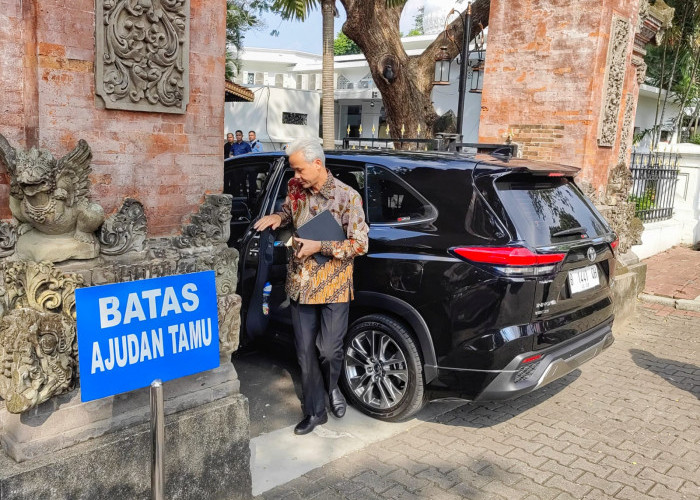 Ganjar Mendadak Diundang Jokowi ke Istana, Ada Apa?