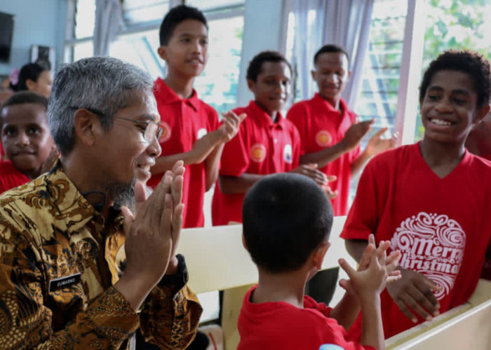 Natal 2025, Sekda Jateng Kunjungi Panti Asuhan di Semarang dan Ajak Anak Berani Bermimpi