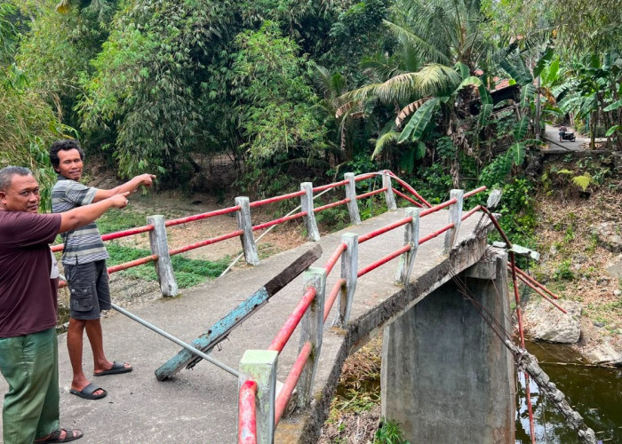 Hampir 2 Tahun Putus, Jembatan Kalongbali Kebumen Bikin Warga Terisolir