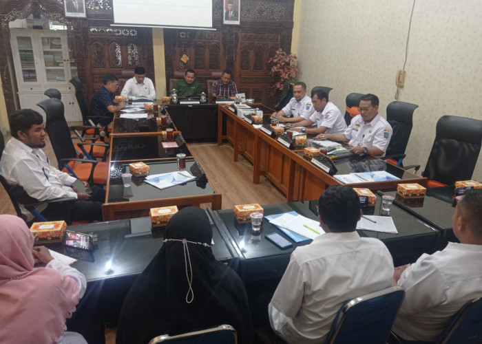 Puluhan Guru Honorer di Kabupaten Tegal Datangi DPRD, Ada Apa?