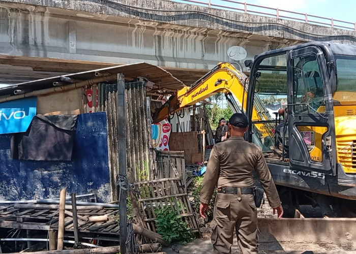 Satpol PP Semarang Selidiki Dugaan Sewa Lapak Liar di Bawah Fly Over Yos Sudarso, Iuran Rp50 Ribu per Bulan 