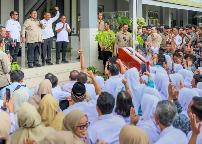 Presiden Prabowo Subianto Kunjungi SMAN 1 Cilacap, Program MBG dan Revitalisasi Sekolah Tuai Apresiasi