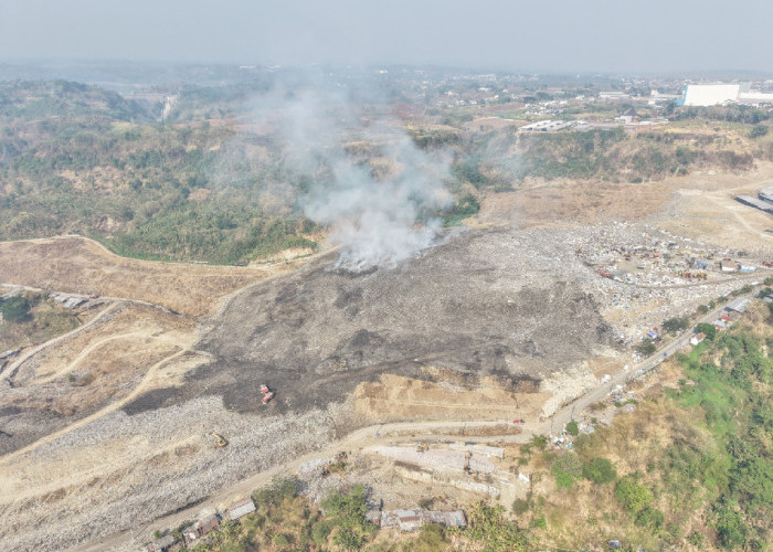 Kebakaran TPA Jatibarang Semarang Belum Padam, 22 Orang Dilaporkan Sesak Napas dan Batuk 
