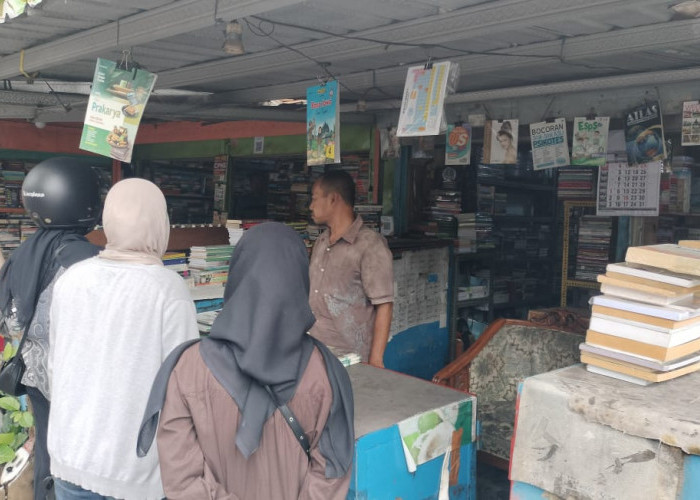 Denyut Terakhir Lapak Buku Stadion Diponegoro: Ketika Pasar Ilmu Tinggal Kenangan 