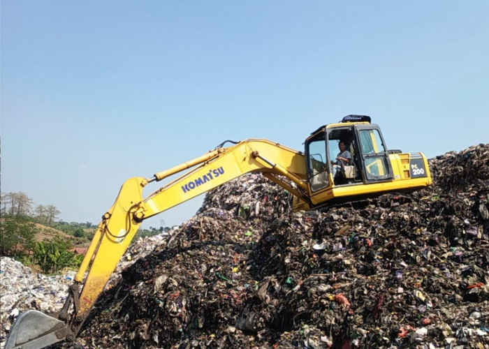 DLH Kabupaten Tegal Gerak Cepat Atasi Longsoran Gunungan Sampah TPAS Penujah  