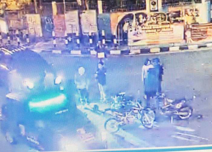 Terekam CCTV ATCS Perempatan Jetis Salatiga, Anggota Patroli Bermotor Trail Senggolan Berujung Pemukulan