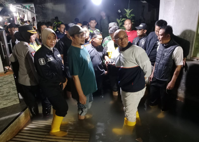 Bupati Faiz Tinjau Langsung Lokasi Banjir Batang, Tetapkan Tiga Prioritas Penanganan