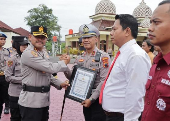 Kapolres Grobogan Beri Penghargaan kepada 35 Personel Berprestasi