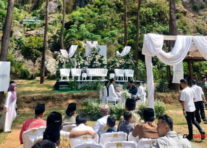Unik! Pengantin Gelar Resepsi di Curug Gunung Putri Purworejo, Bantu Promosikan Wisata Bruno