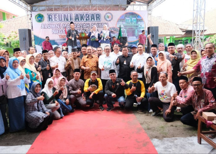 Hadiri Reuni Akbar Alumni MAN Pemalang, Ini Pesan Bupati Anom