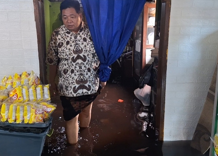 Kepanikan Warga Pabean Pekalongan Saat Banjir Terjang Permukiman, Akibat Tanggul Sungai Bremi Jebol