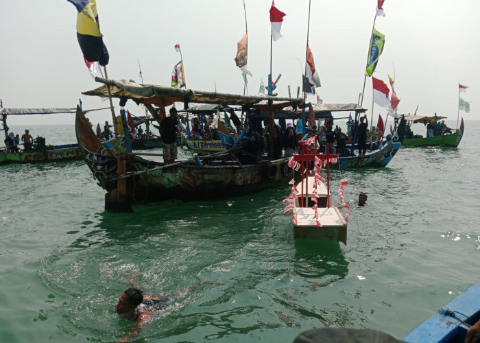 Pesan untuk Pemerintah di Balik Nyadran Laut Roban Timur Batang