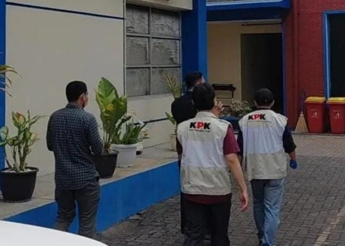 KPK Geruduk Bea Cukai Kudus, Lima Mobil Dikerahkan. Ruang Kepala Kantor Ikut Disisir