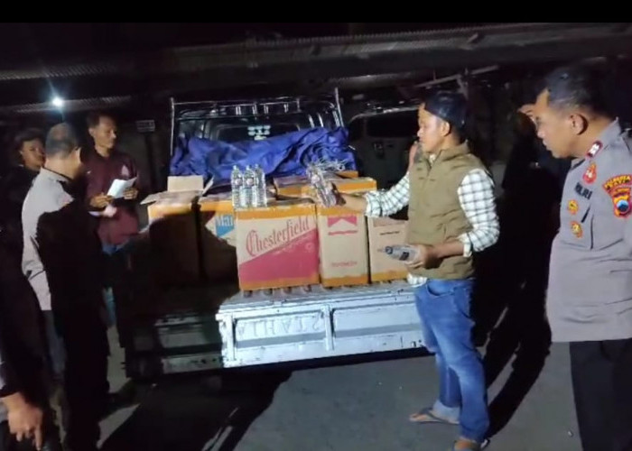 Polisi Gagalkan Penyelundupan Ribuan Botol Arak Bali Ilegal di Pati, Disamarkan di Balik Muatan Kelapa
