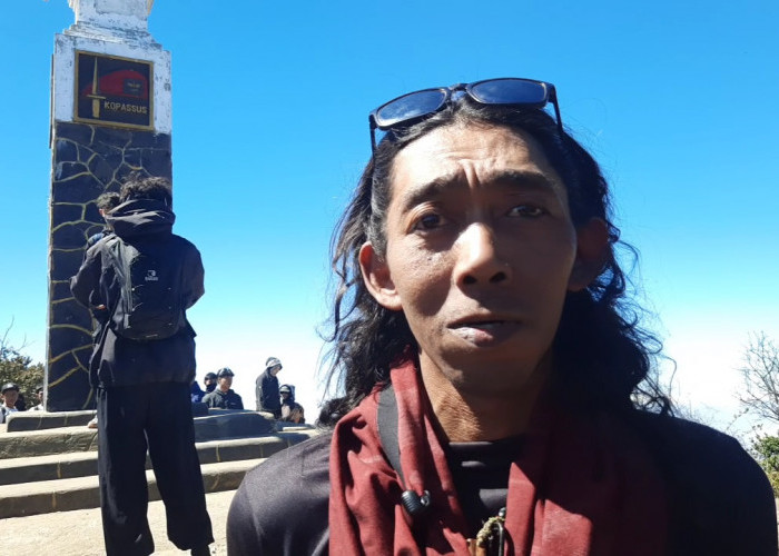 Blurr, Sang Porter Gunung Lawu, Penyelamat Pendaki yang Memikul Harapan di Jalur Terjal