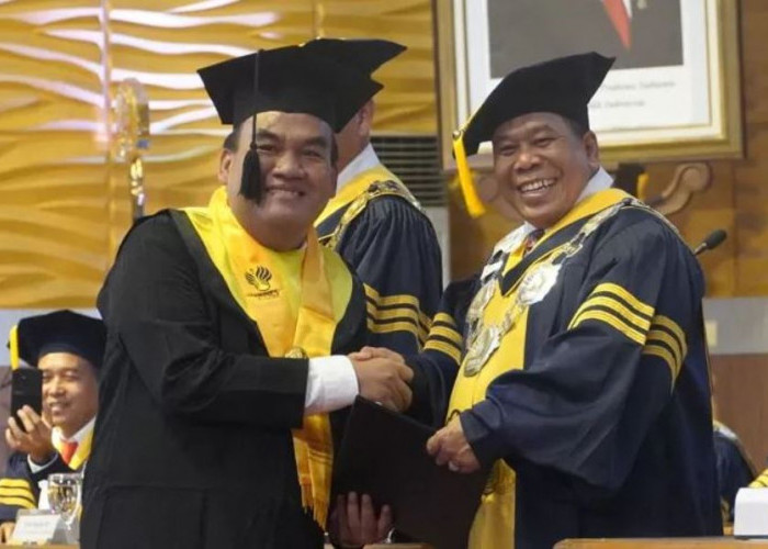 Bupati Blora Arief Rohman Resmi Sandang Gelar Doktor dari Unnes, Predikat Cumlaude