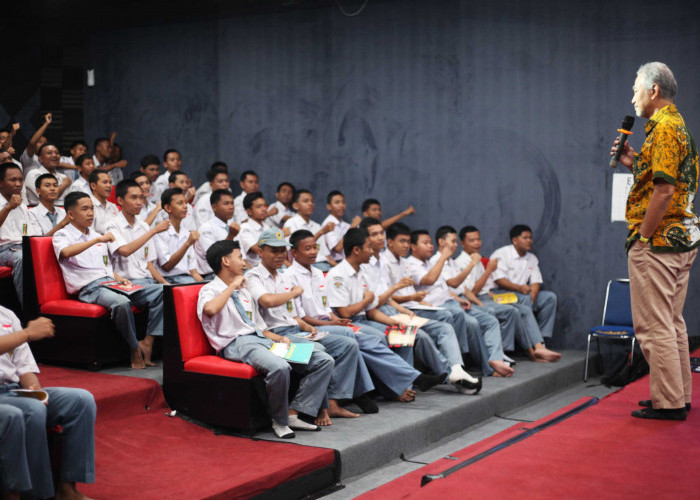 Dekatkan Siswa dengan Budaya Kerja Industri, SMK Mutu Kota Tegal Hadirkan Guru Tamu