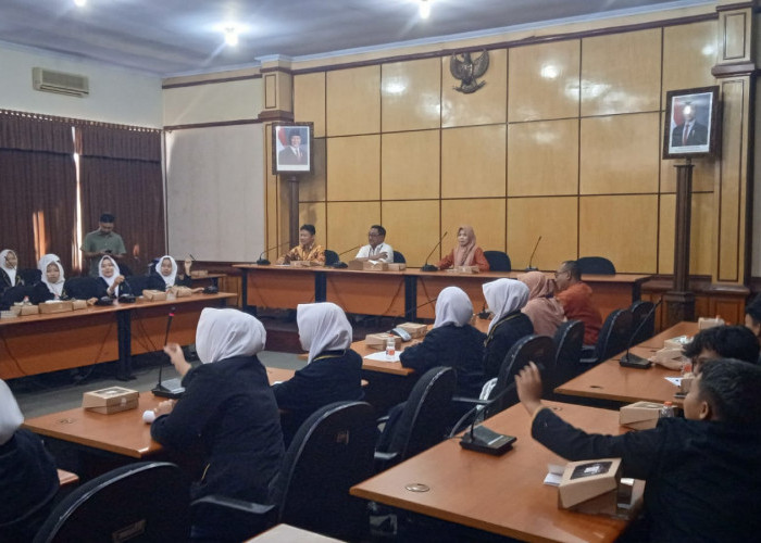 Eduday DPRD Batang, Siswa MA Muhammadiyah Limpung Belajar jadi Wakil Rakyat 