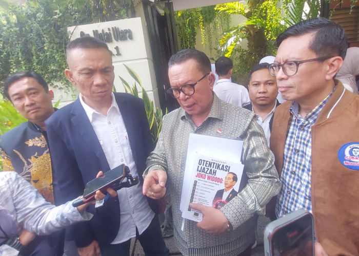 Jokowi Teken Buku Rismon Sianipar, Bentuk Pertanggungjawaban Ilmiah Polemik Ijazah