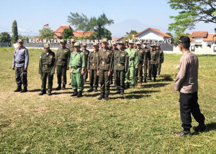 Polisi Gembleng Linmas Kedungbanteng Tegal untuk Bangun Keamanan Desa 