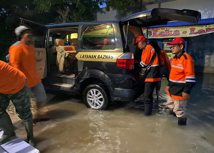 Baznas Tanggap Bencana Salurkan Bantuan Pangan Korban Banjir di Sidakaton Tegal