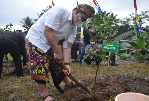 Taj Yasin Ajak Petani di Banjarnegara Terapkan Pola Tanam Organik