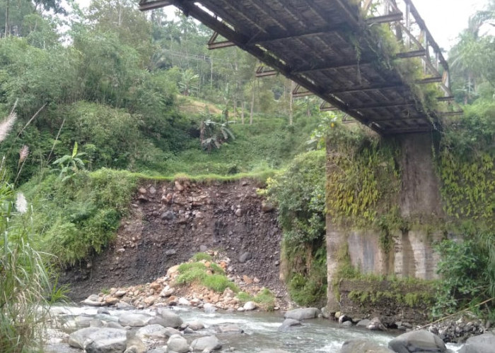 Jembatan Kalierang Kabupaten Tegal Rawan Ambruk