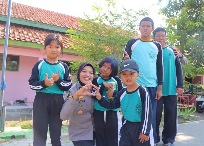 Serunya Interaksi Kapolres Kendal AKBP Quratul Ainy dengan 150 Siswa SLB