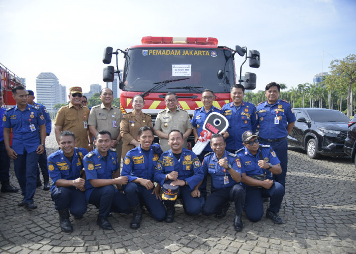 Perkuat Layanan Darurat, Kota Semarang Terima Hibah Mobil Damkar dari DKI Jakarta